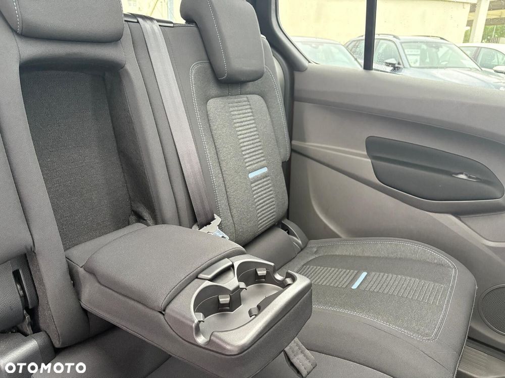 Ford Tourneo Connect Grand - 28