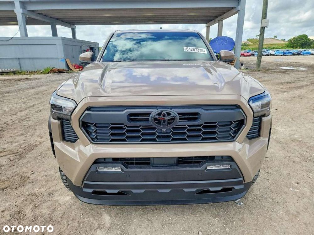 Toyota Tacoma - 6