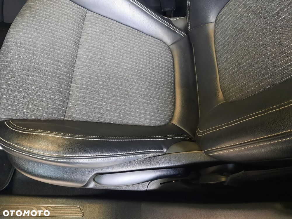 Renault Grand Scenic Gr 1.3 TCe FAP Intens EU6d - 38