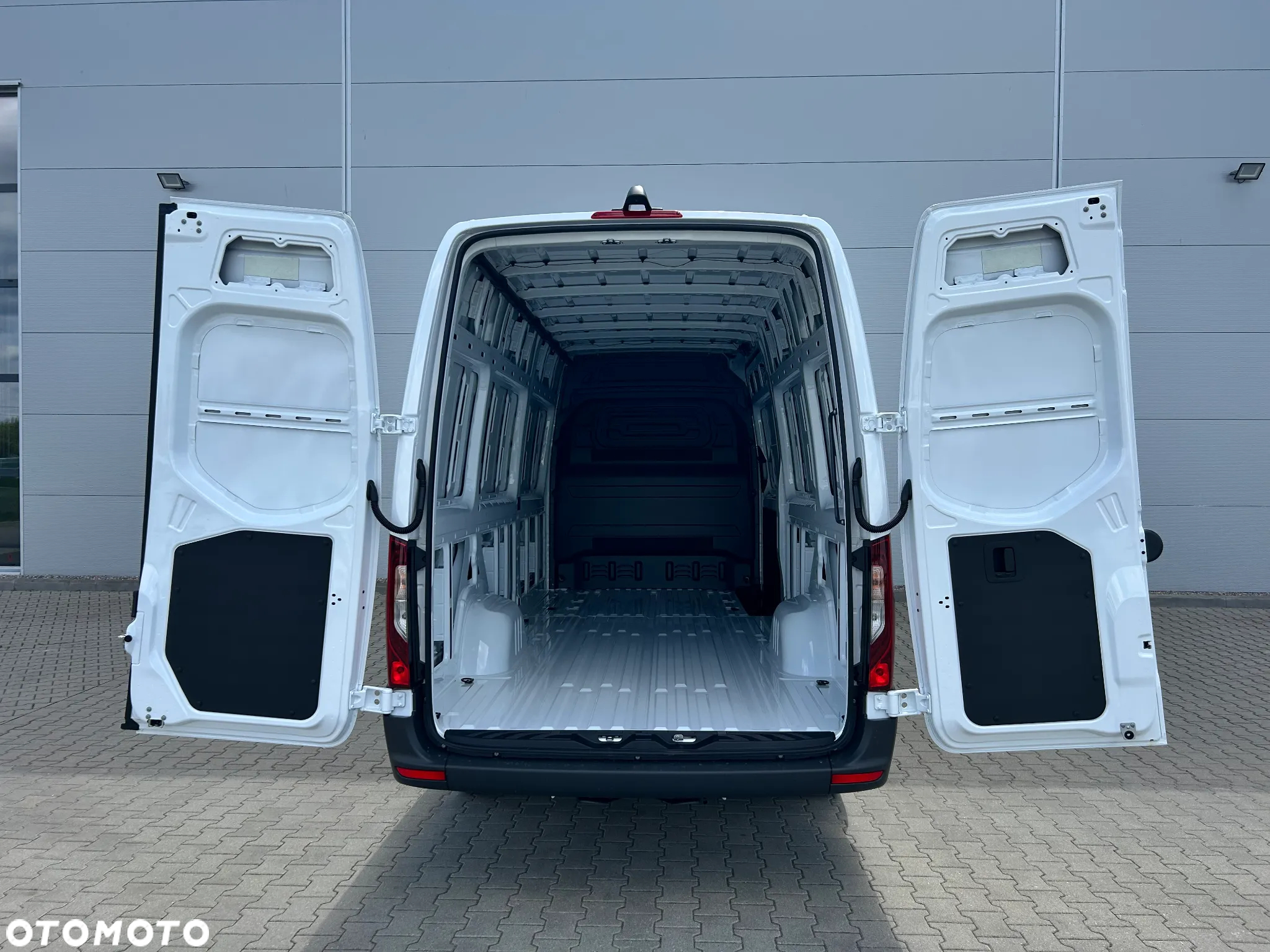Mercedes-Benz SPRINTER 317 CDI FURGON DŁUGI - 16