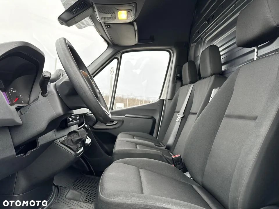Mercedes-Benz Sprinter - 13