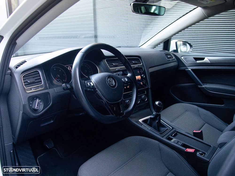 VW Golf Variant 1.6 TDi Confortline - 23