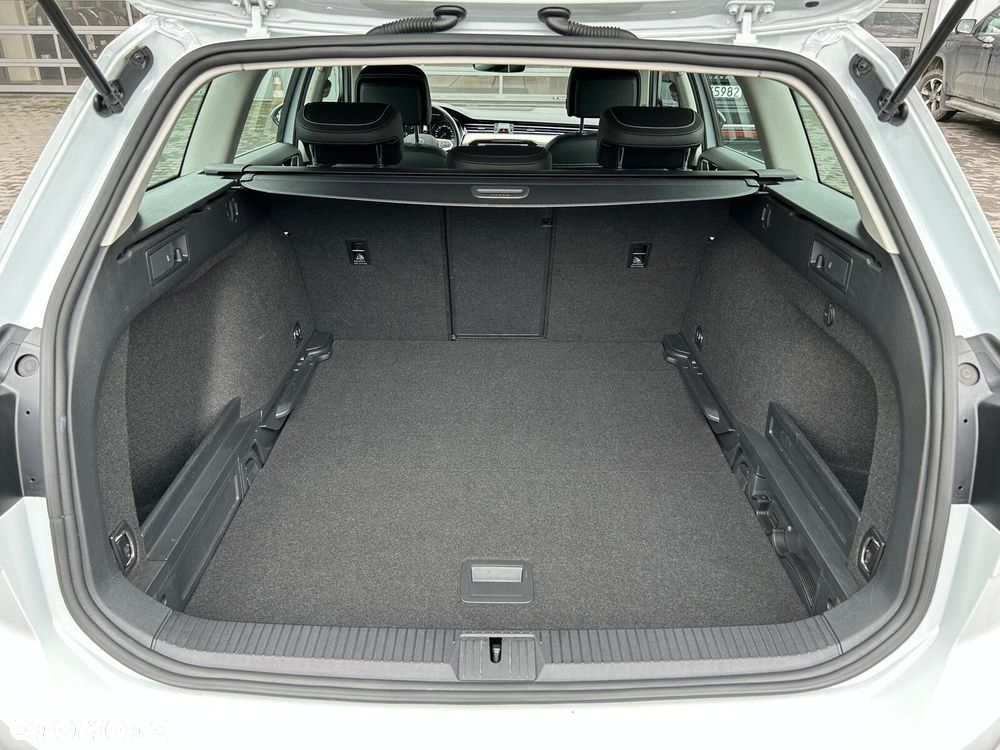 Volkswagen Passat 2.0 TDI EVO Elegance - 11