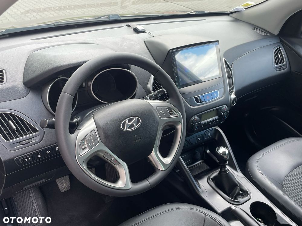 Hyundai ix35 2.0 CRDi 4WD Fifa World Cup Gold Edition - 16