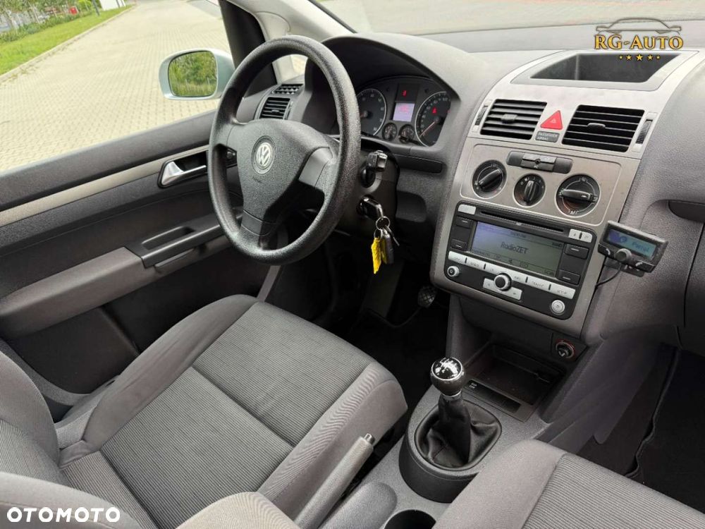 Volkswagen Touran - 34