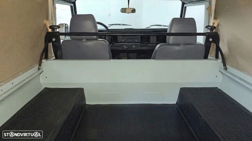 Land Rover Defender 90 2.5 Td5 Soft Top - 3