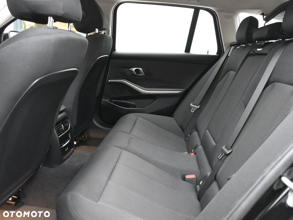 BMW Seria 3 - 18