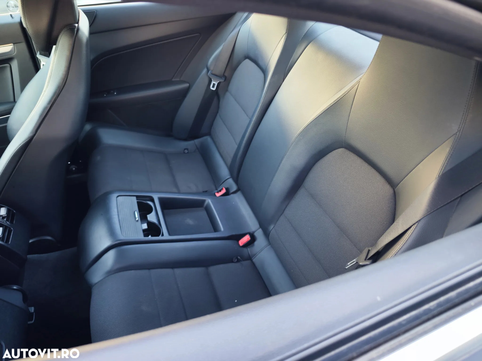 Mercedes-Benz E 220 CDI DPF Coupe BlueEFFICIENCY 7G-TRONIC Avantgarde - 12