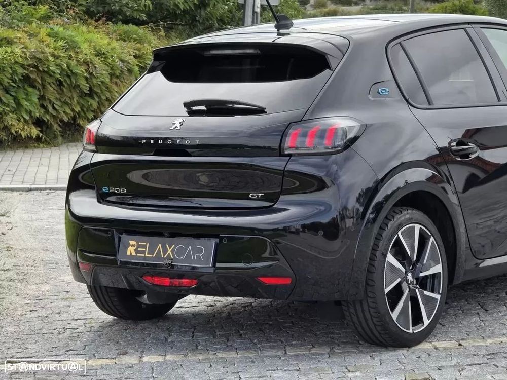 Peugeot e-208 GT - 11