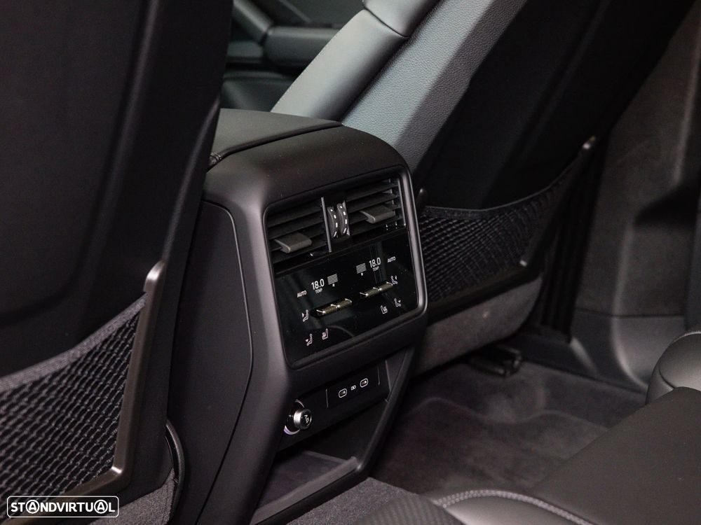 Porsche Cayenne Coupé E-Hybrid Black Edition - 33