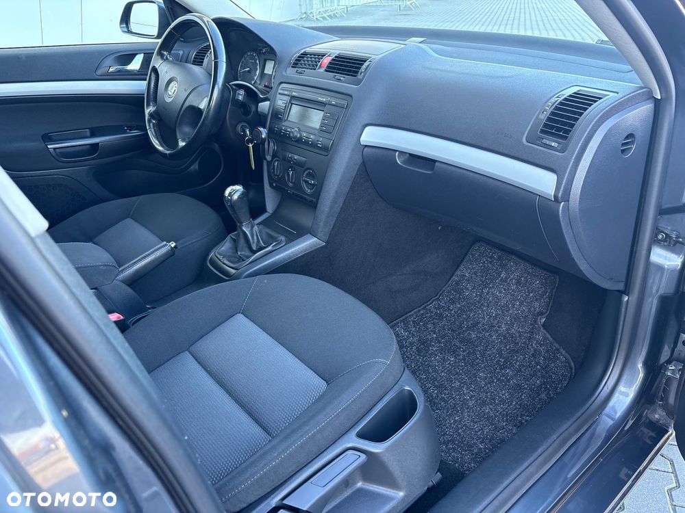 Skoda Octavia 1.6 Ambiente - 24