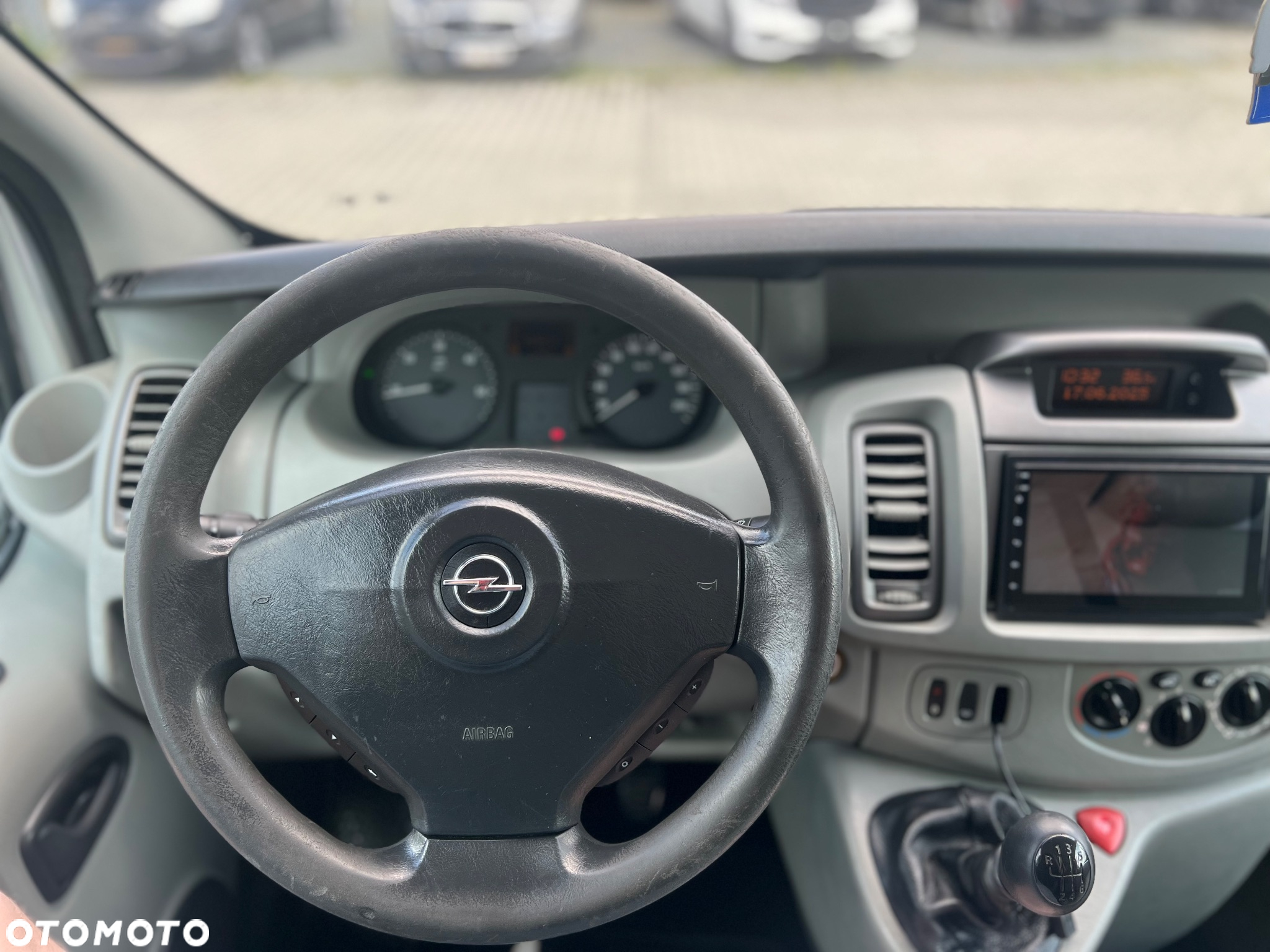 Opel Vivaro L2H1 2.9t - 10