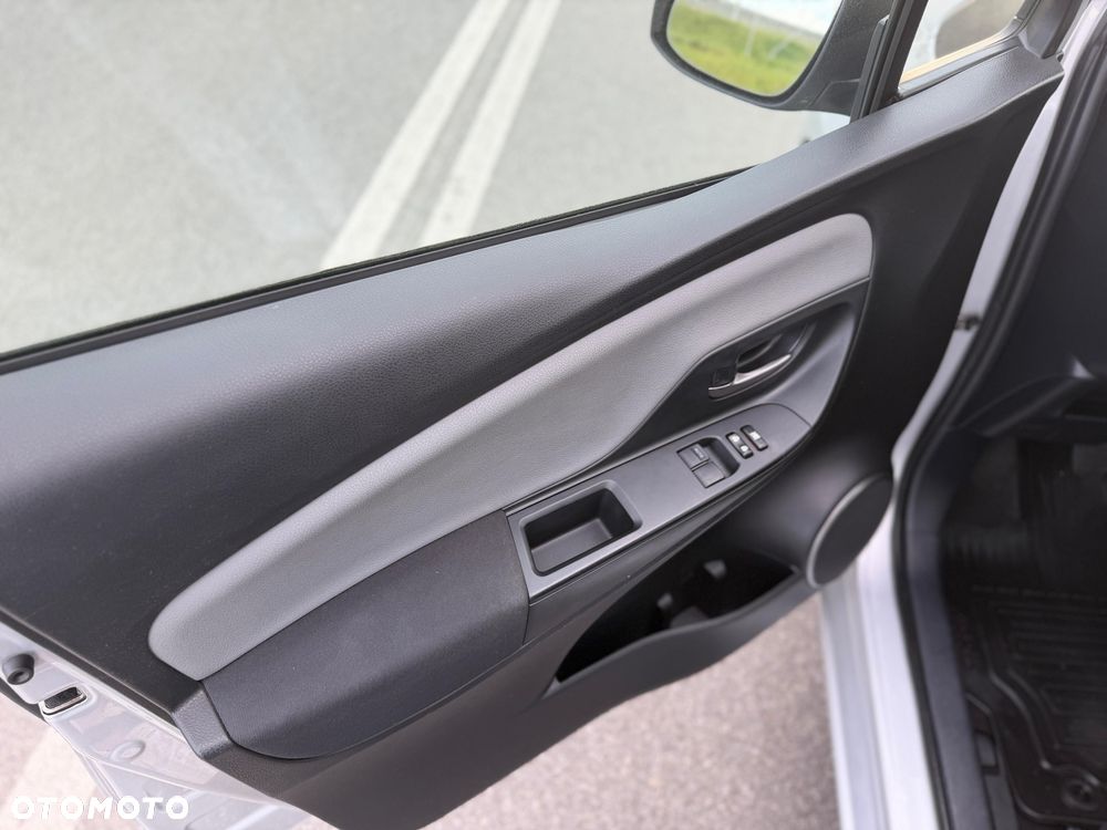 Toyota Yaris 1.0 Life EU6 - 12