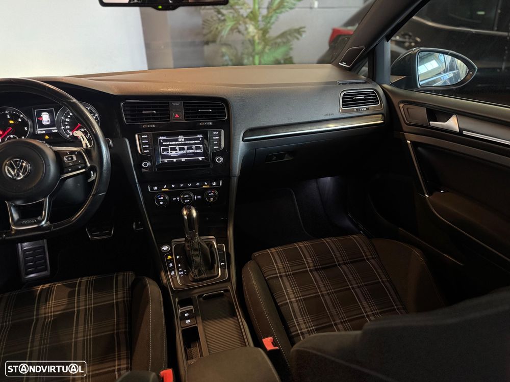 VW Golf 2.0 TDI GTD DSG - 39