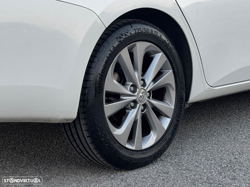 Toyota Auris Touring Sports 1.8 HSD Comfort+J17 - 15