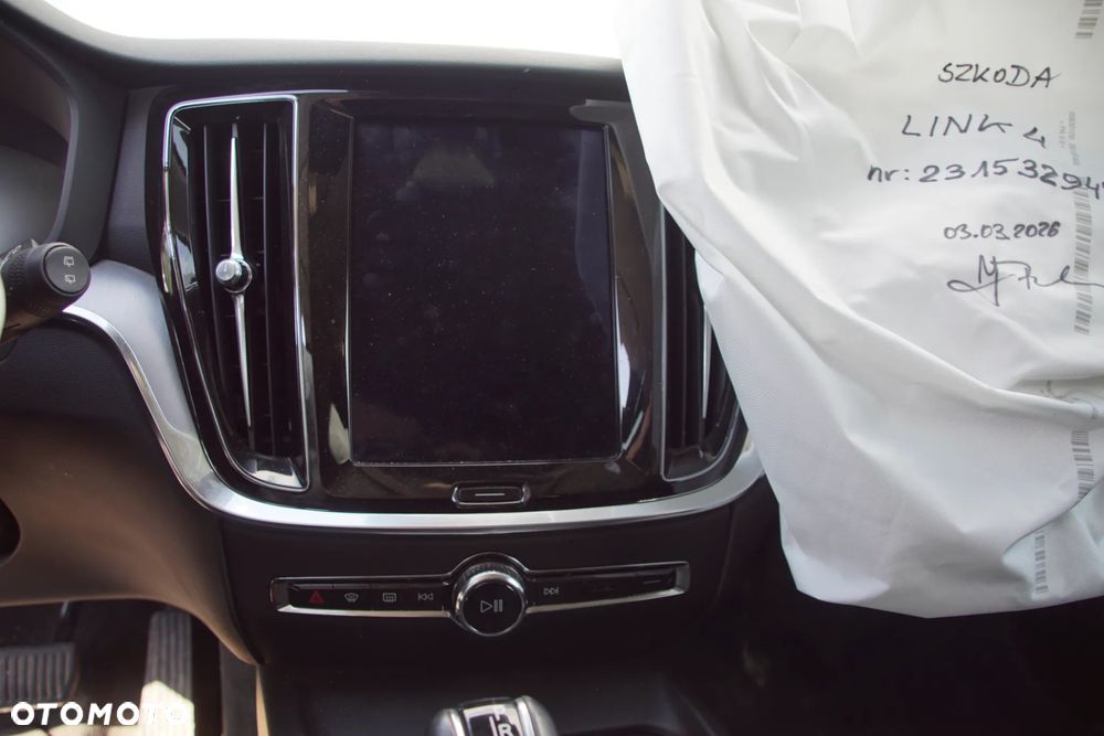 Auto na części - Volvo V60 II 2.0 D4 190 KM D4204T14 TG-81SC 727 2019R Silnik Skrzynia Drzwi Błotnik Klapa Zderzak Lampa Lusterko Klamka Szyba Deska Kokpit Sterownik Moduł Czujnik Licznik Wyświetlacz Panel Kierownica - 13