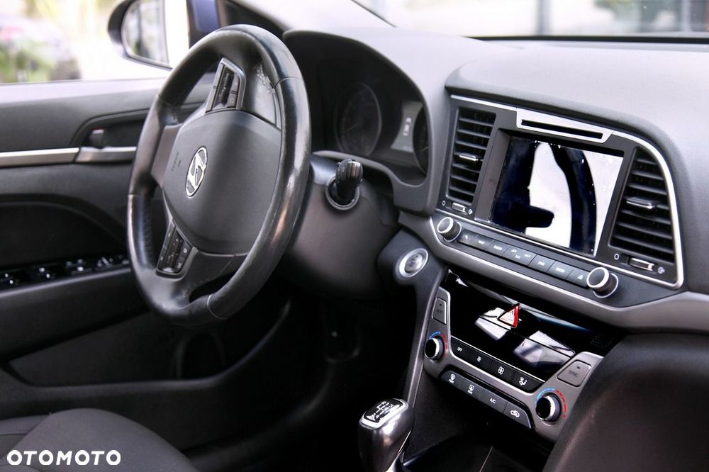 Hyundai Elantra - 15