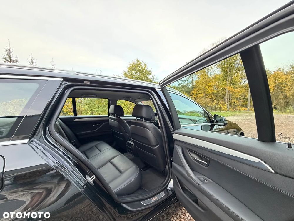 BMW Seria 5 528i Luxury Line - 29