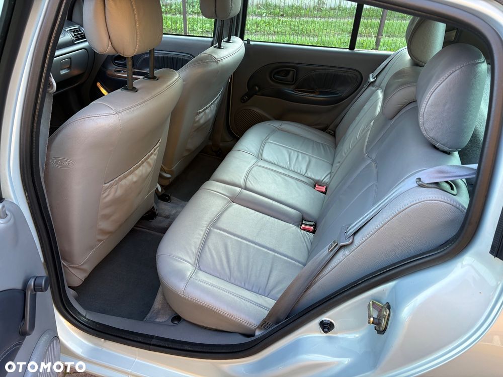 Renault Clio - 23