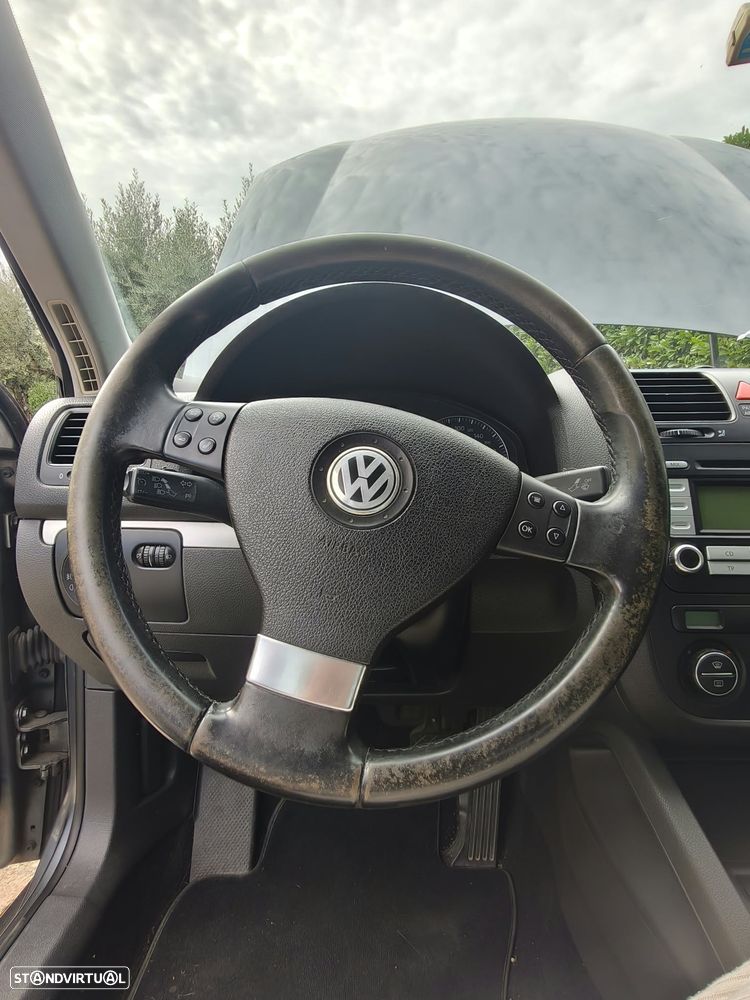VW Jetta 1.9 TDi Confortline - 25