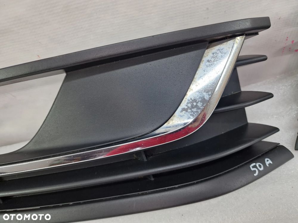 VW PASSAT B7 3AA 10-14 LEWA / PRAWA KRATKA BOCZNA ZDERZAKA PRZEDNIEGO PRZÓD Z OPCJĄ CZARNEJ LISTWY NA DOLE , NR 3AA853666 , 3AA853665 , NR AUKCJI E/50 - 4