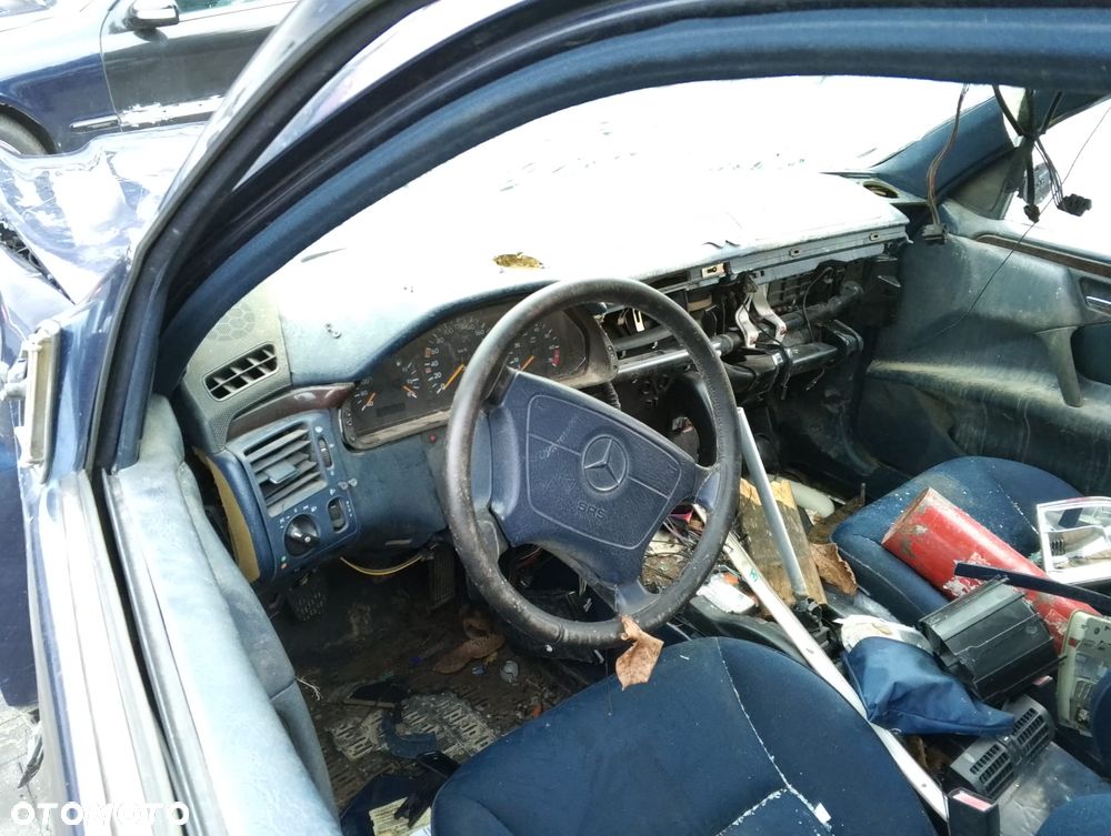 Mercedes – Benz Klasa E W210 (95-99r.) 2.0 B 136KM. Silnik 111.942 (111942) (111 942) Skrzynia 717.417 lakier 366. Cały na części. GWARANCJA !!!  Przód Tył Zestaw Komplet Drzwi Klapa Zderzak Błotnik Maska Grill Atrapa Szyba Pas Lampa Lusterko Boczki Fotel Kanapa Kokpit Deska Rozdzielcza Przełącznik Włącznik Sterownik Przewody Wiązka Instalacja Moduł Komputer Czujnik Listwa Pompa Alternator Wtryski Głowica Rozrusznik Kompresor Sprzęgło Dwumas Silnik Skrzynia ABS Klimatyzacji Paliwa Wspomagania Kolektor Turbina Przepustnica Zawór Chłodnica Koło Hak Belka Sanki Zawieszenie Mcpherson Półoś Amortyzator Wydech Tłumik Zacisk Most - 7