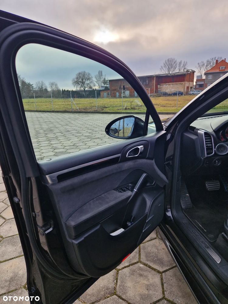 Porsche Cayenne - 4