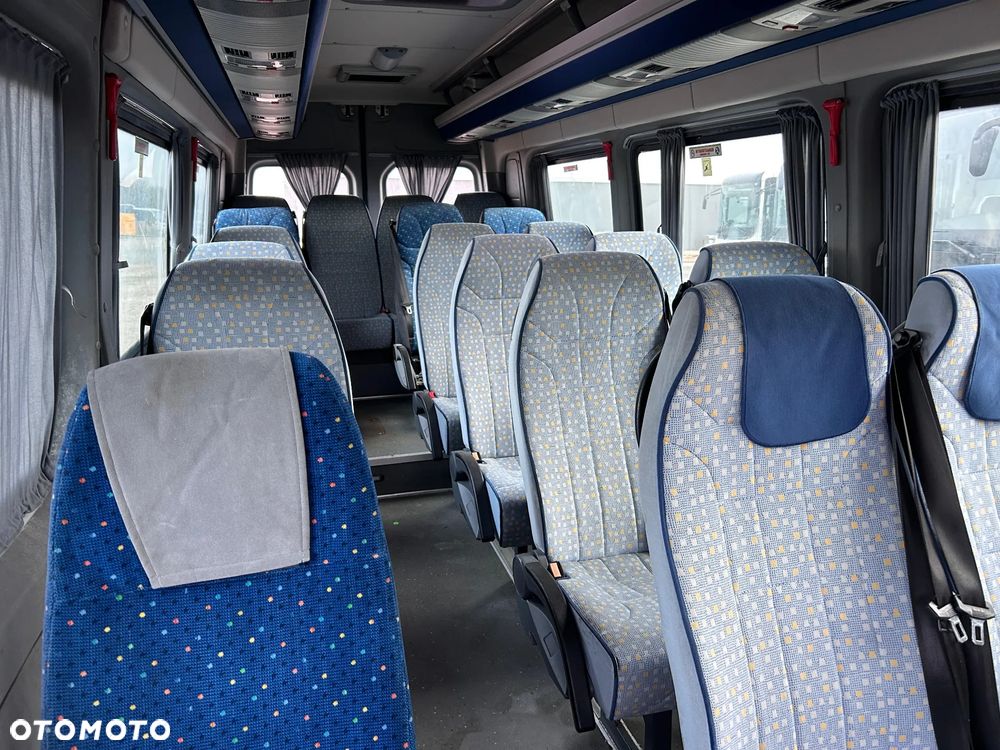 Mercedes-Benz Sprinter 519 - 12