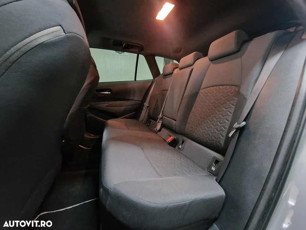 Toyota Corolla 1.8 Hybrid Business Edition - 11