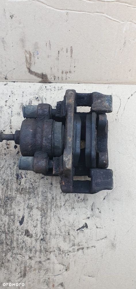 Zacisk hamulcowy prawy tył tylny BMW 1 E87 - 4