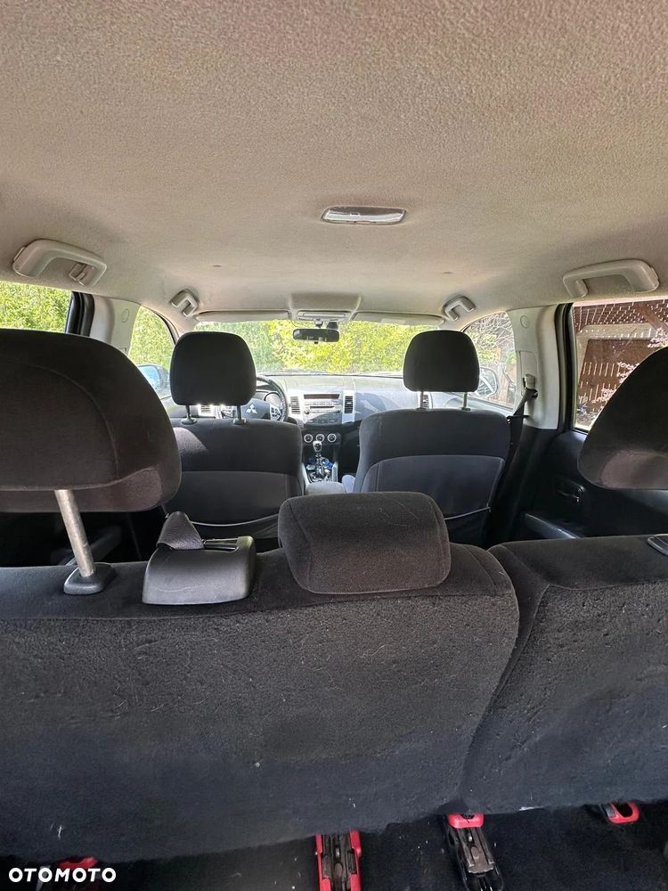 Mitsubishi Outlander - 14