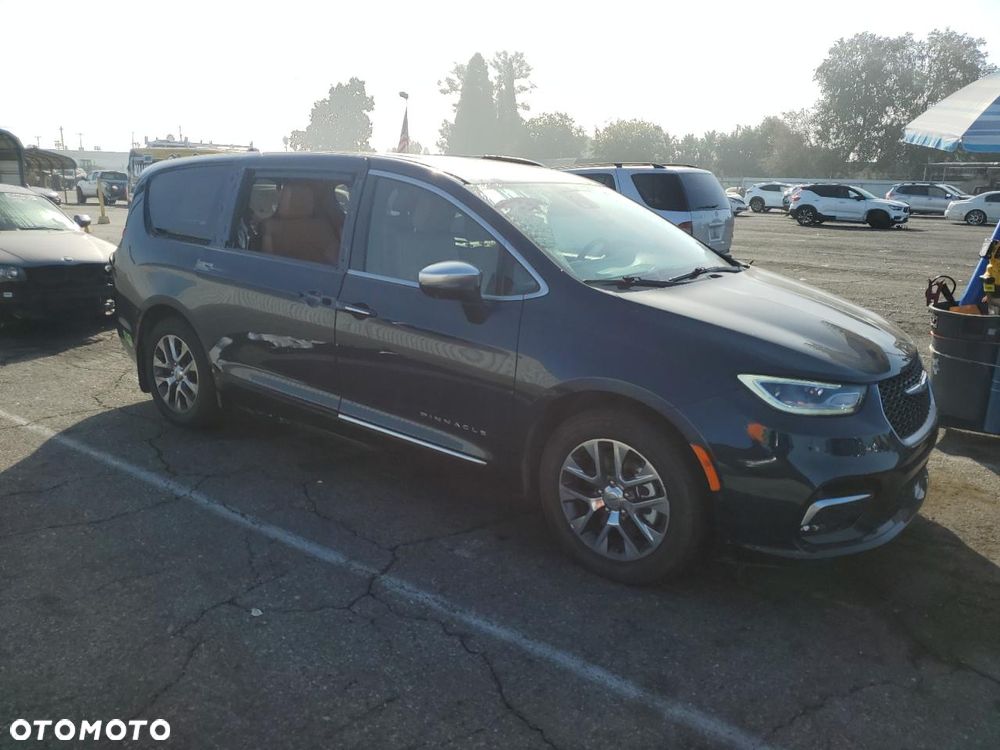 Chrysler Pacifica - 3