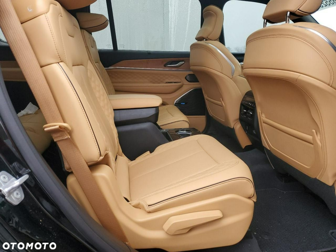Jeep Grand Cherokee - 11