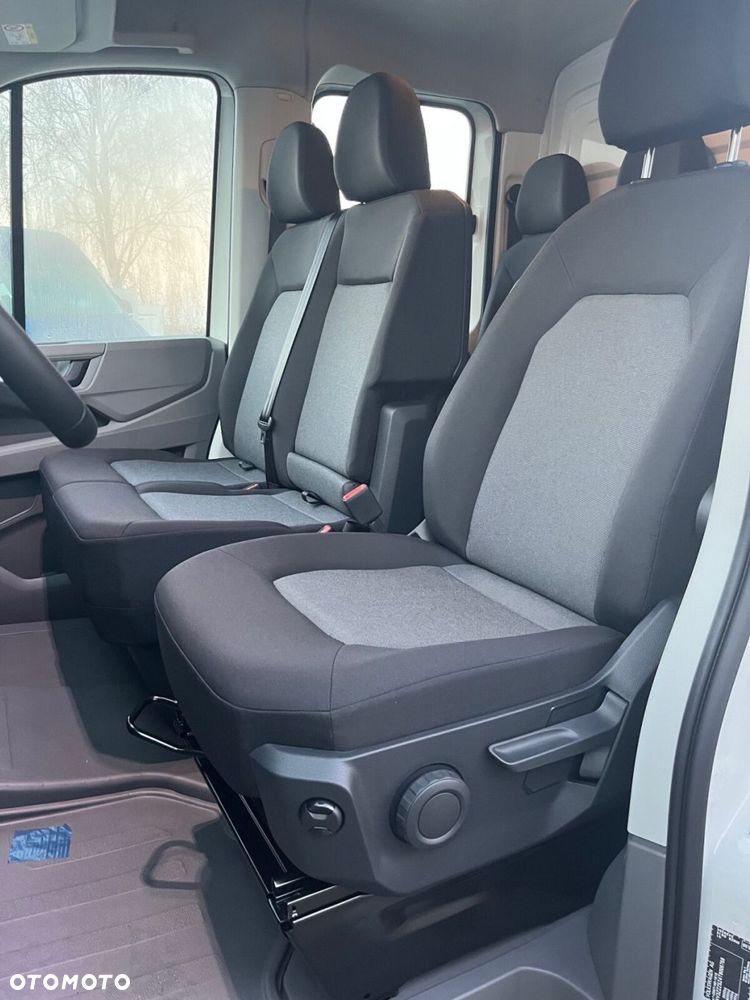 Volkswagen Crafter 35 Skrzyniowy z podwójną kabiną silnik: 2,0 l EU6 SCR 177 KM / skrzynia biegów: 4MOTION automatyczna 8-biegowa rozstaw osi: 4490 mm - 11