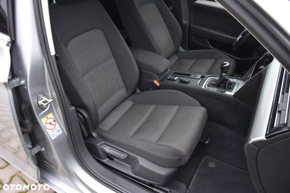 Volkswagen Passat - 24