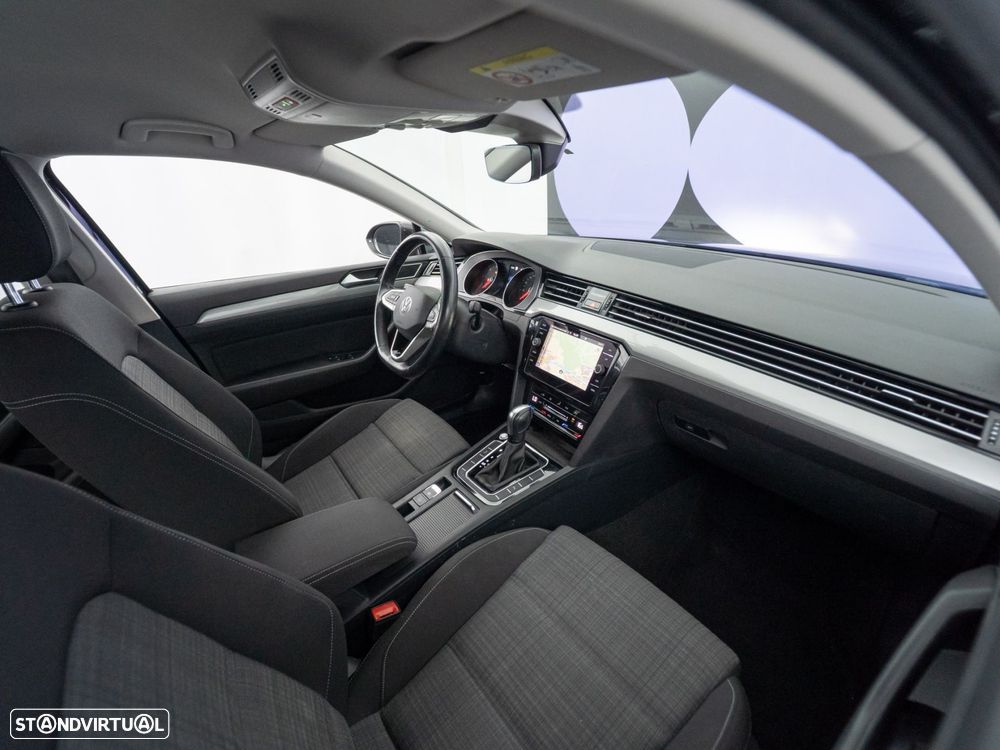 VW Passat Variant 2.0 TDI Business DSG - 41