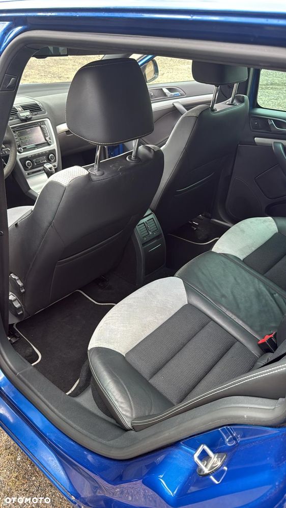 Skoda Octavia 2.0 TDI CR DPF RS - 12