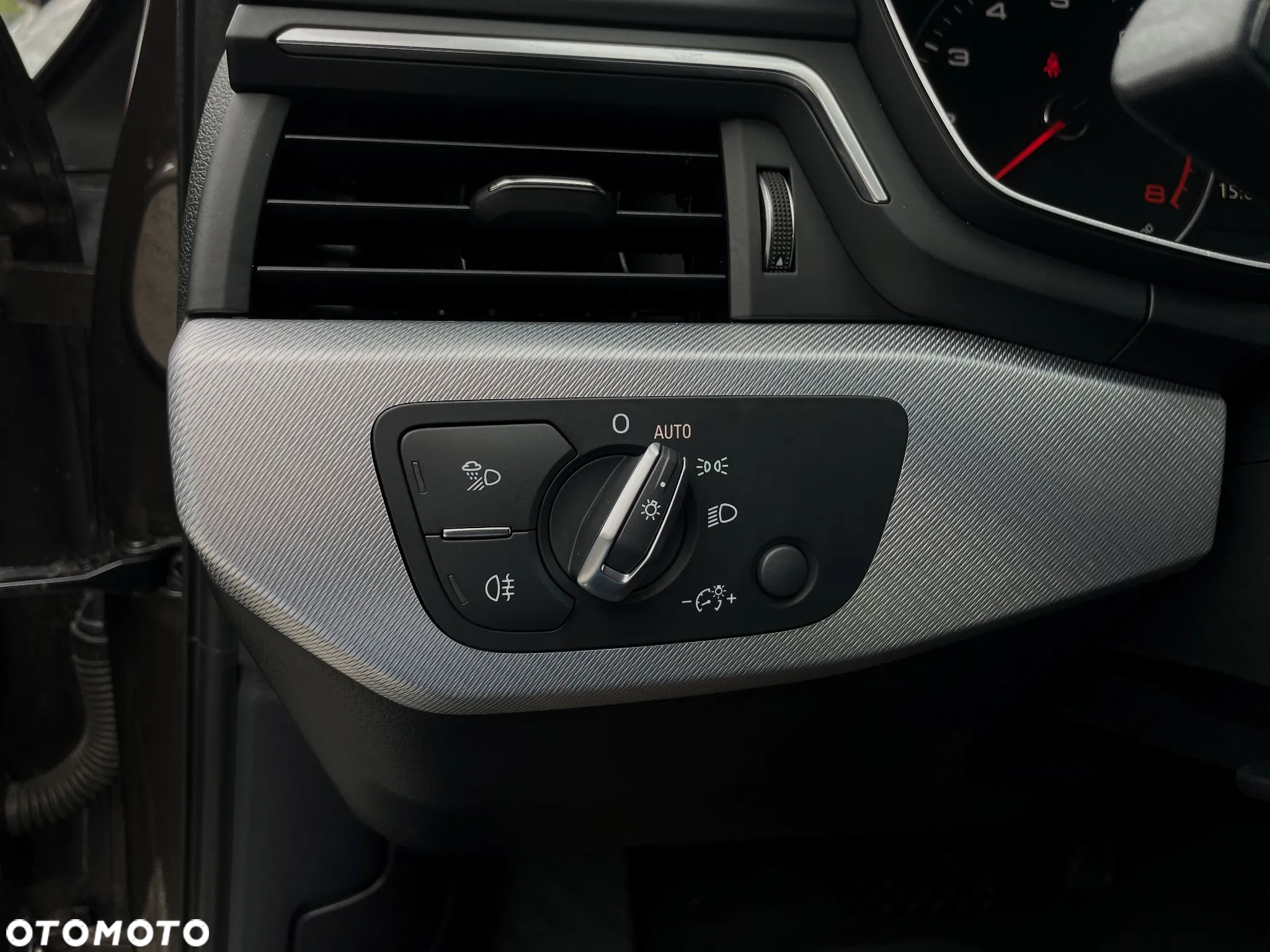 Audi A4 2.0 TFSI ultra S tronic - 32