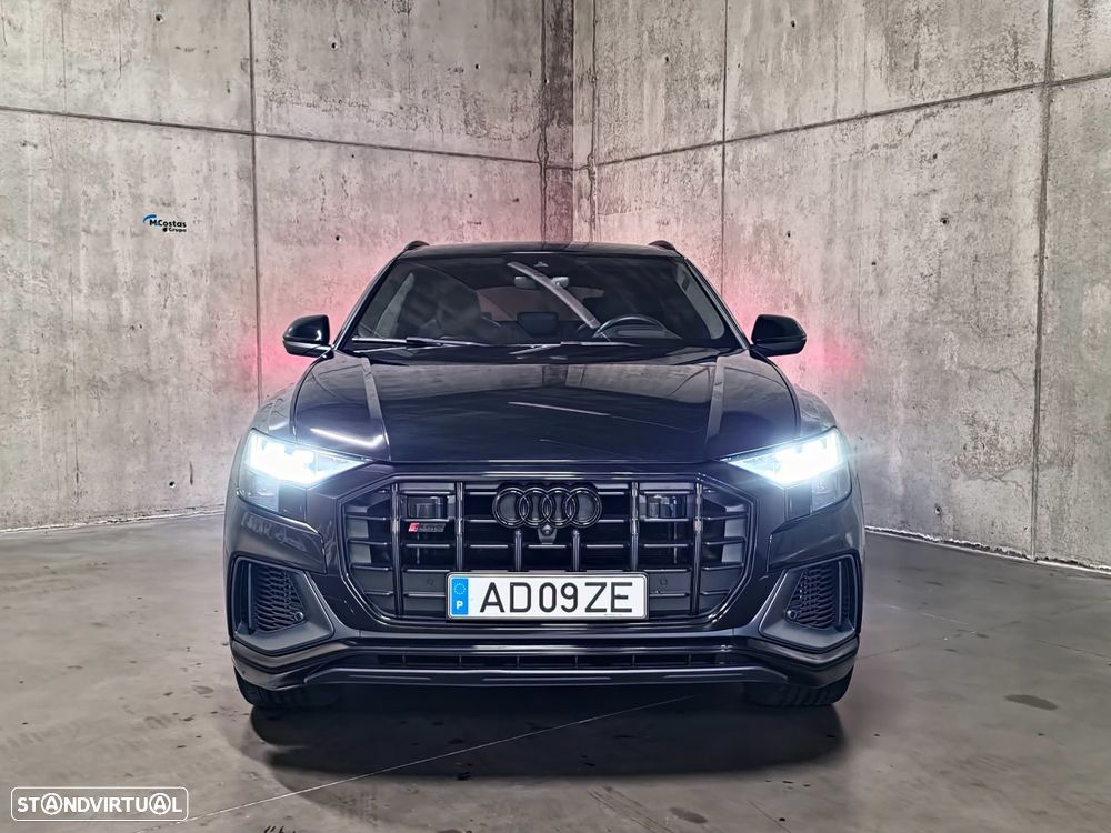 Audi SQ8 - 8