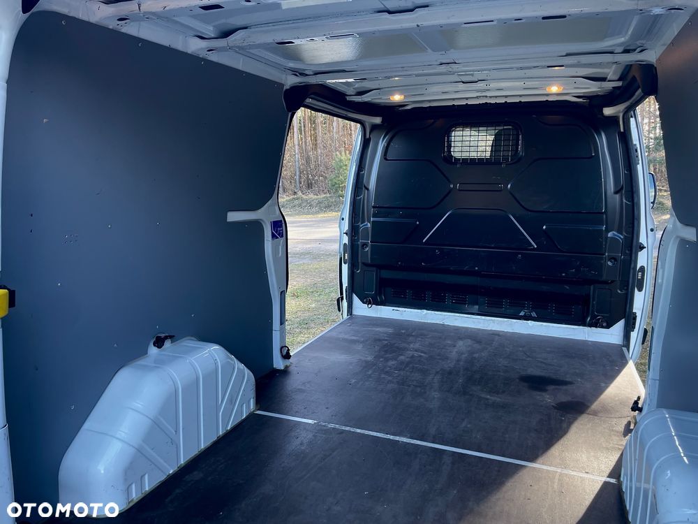 Ford Transit Custom Van - 18