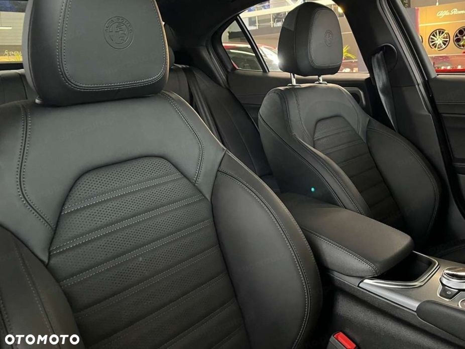 Alfa Romeo Giulia 2.2 D Turbo Veloce Q4 - 5