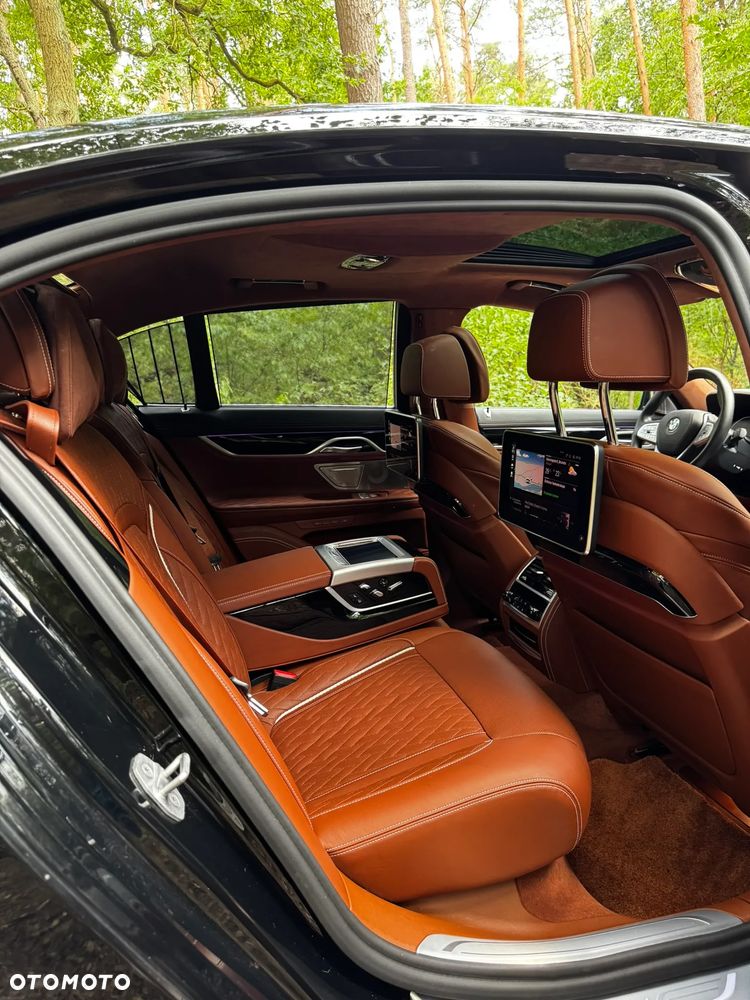 BMW Seria 7 745e - 9