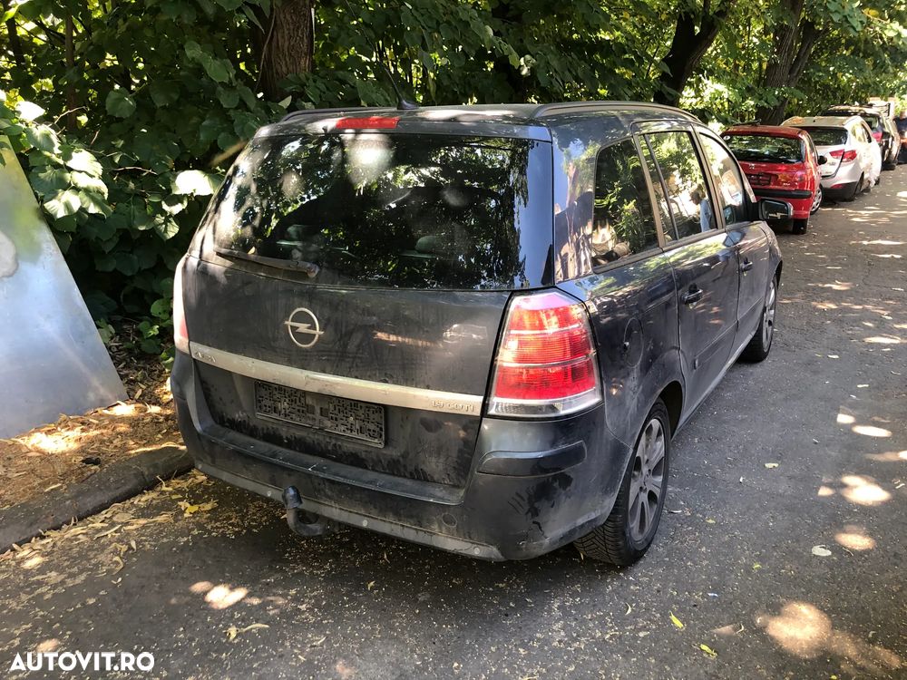 Dezmembrez Opel Zafira B 1,9 120cp 2006 - 9