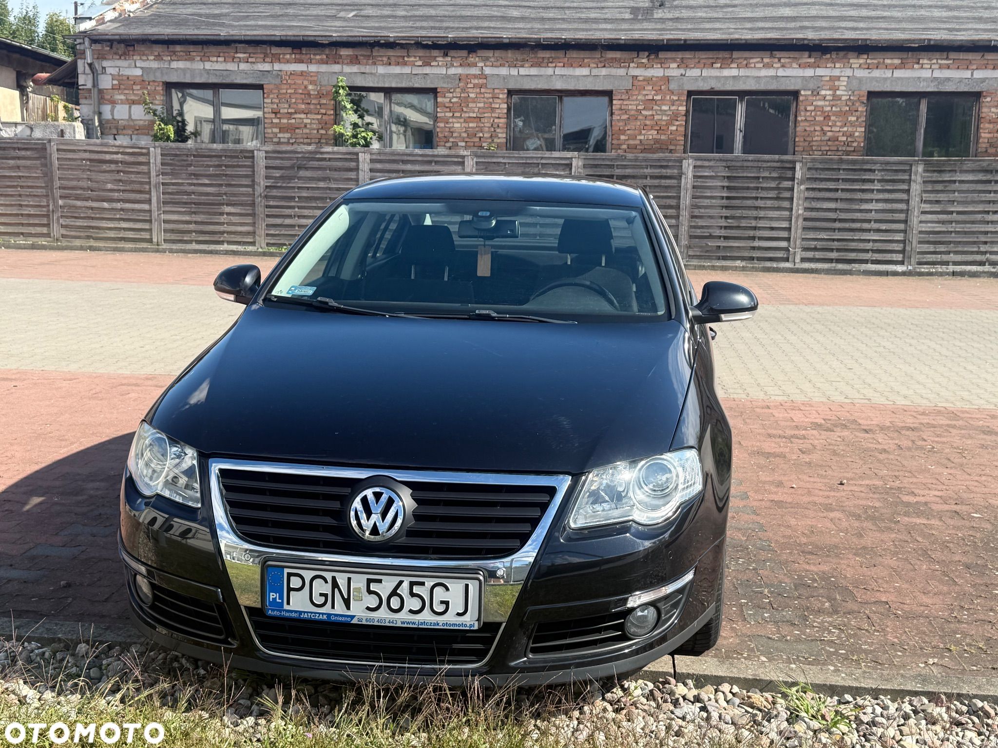 Volkswagen Passat - 1