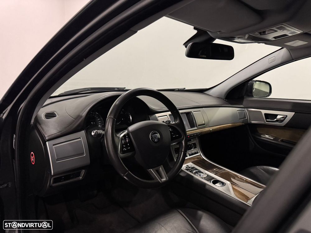 Jaguar XF Sportbrake 2.2 D Premium Luxury - 6