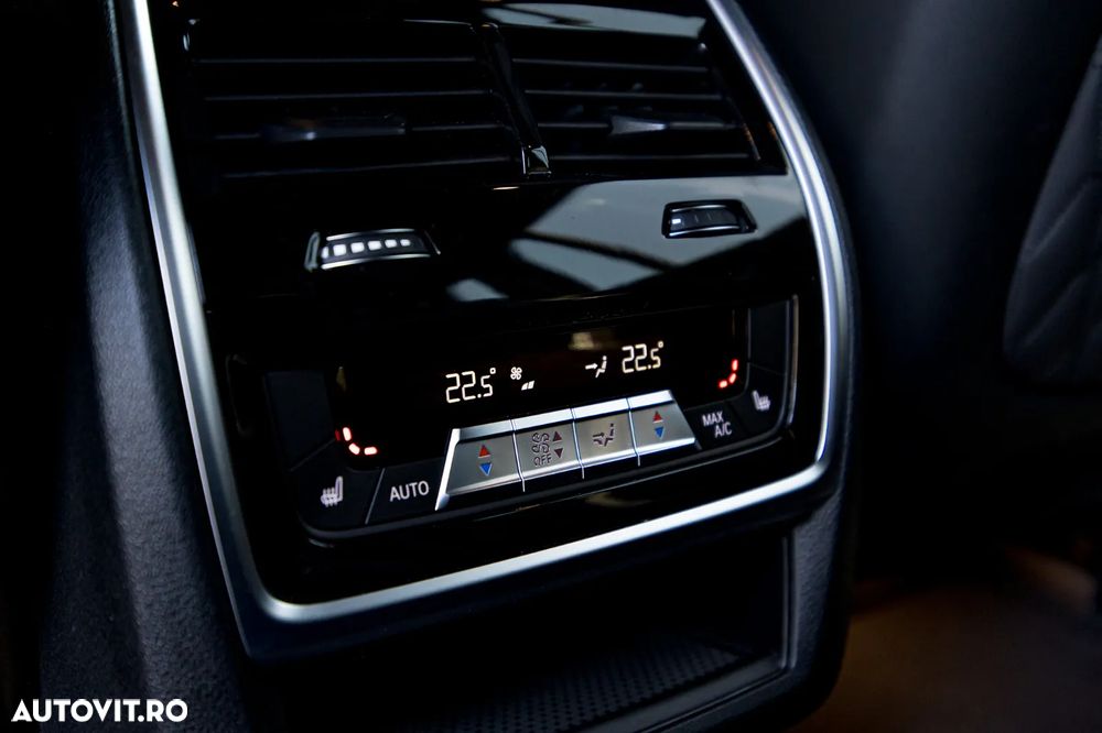 BMW X7 M60i xDrive AT MHEV - 29