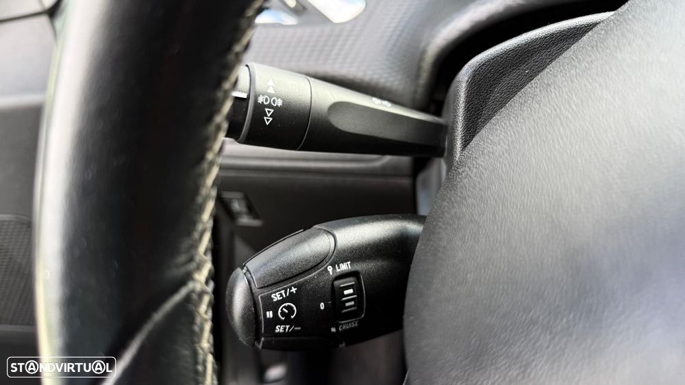 Peugeot 2008 1.2 PureTech Allure EAT6 - 17