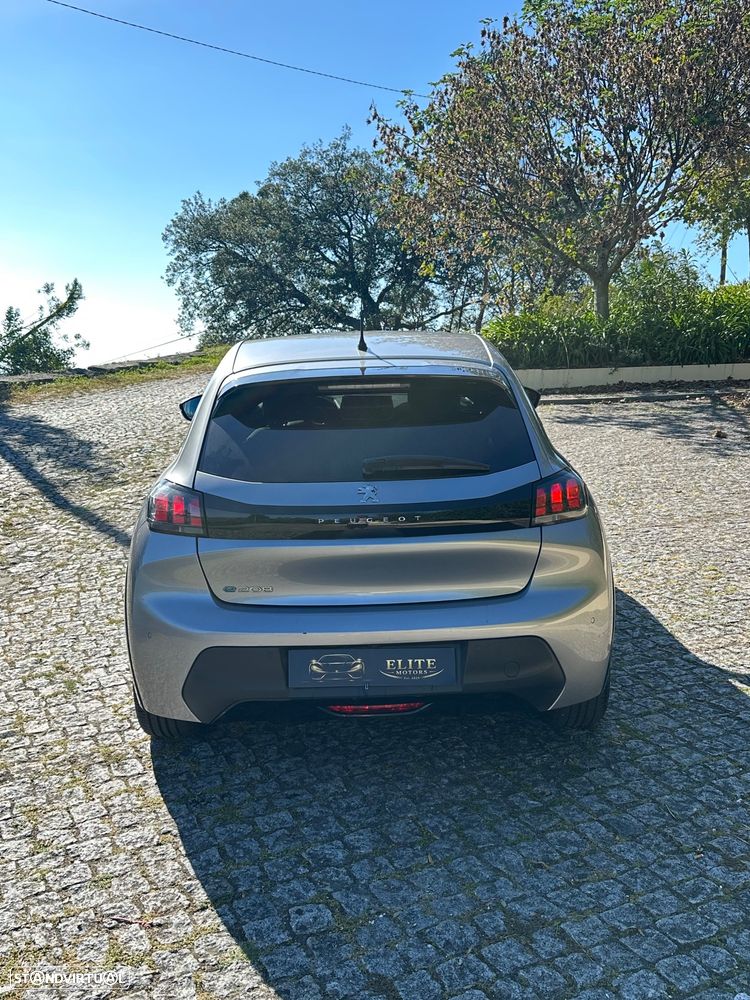 Peugeot e-208 - 11