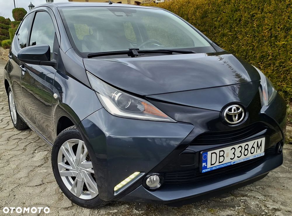 Toyota Aygo x-play touch - 1