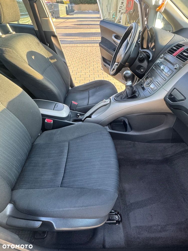 Toyota Auris - 16
